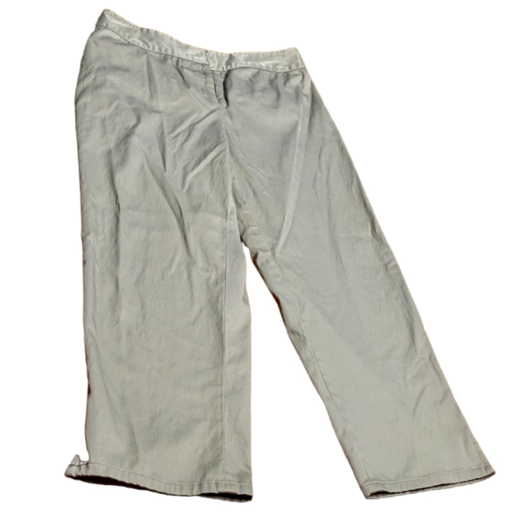 Shape FX by Newport News Size 4 Gray Light Sage Green Control Top Capri Pants